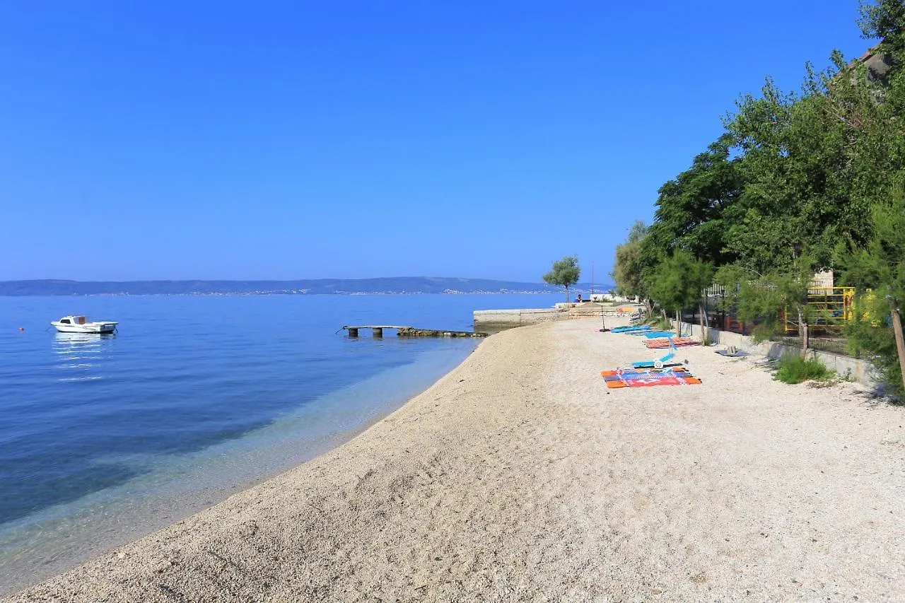 Family Friendly Apartments With A Swimming Pool Kastel Kambelovac, Kastela - 18117 0*,  Croatia