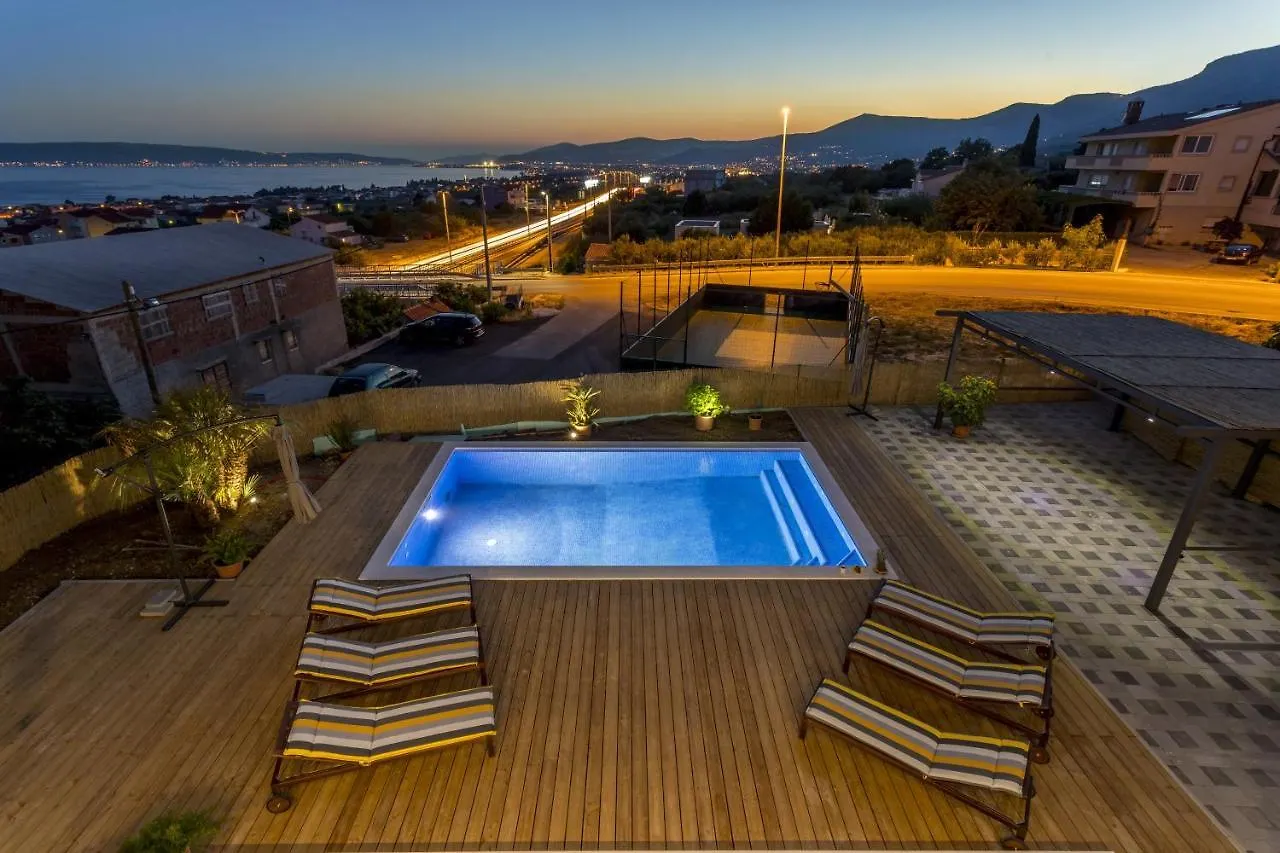 Family Friendly Apartments With A Swimming Pool Kastel Kambelovac, Kastela - 18117