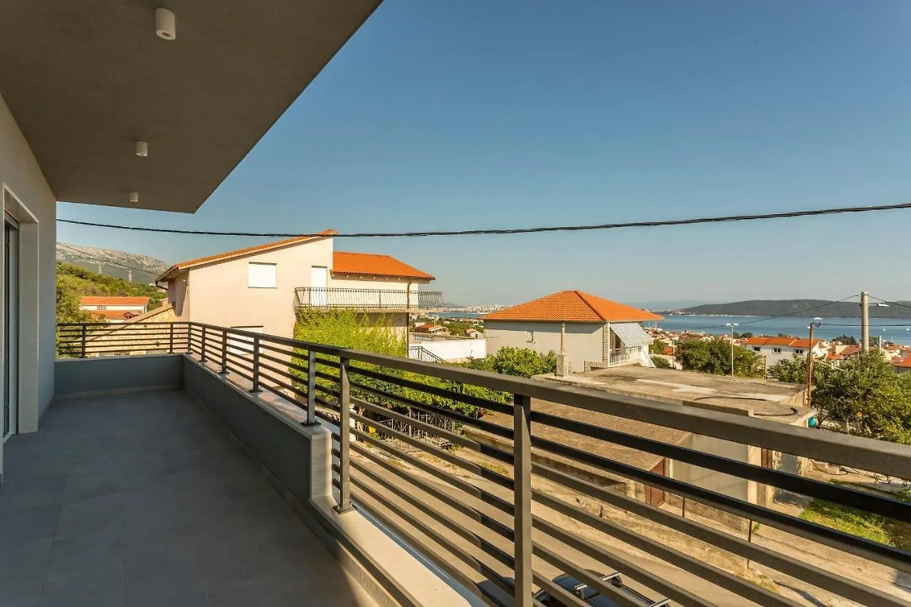 Family Friendly Apartments With A Swimming Pool Kastel Kambelovac, Kastela - 18117
